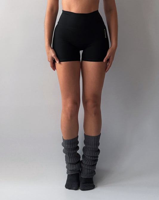 26’ Pilates Queen Shorts Black Pearl